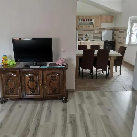 Apartment Ns *