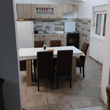 Apartment Ns *